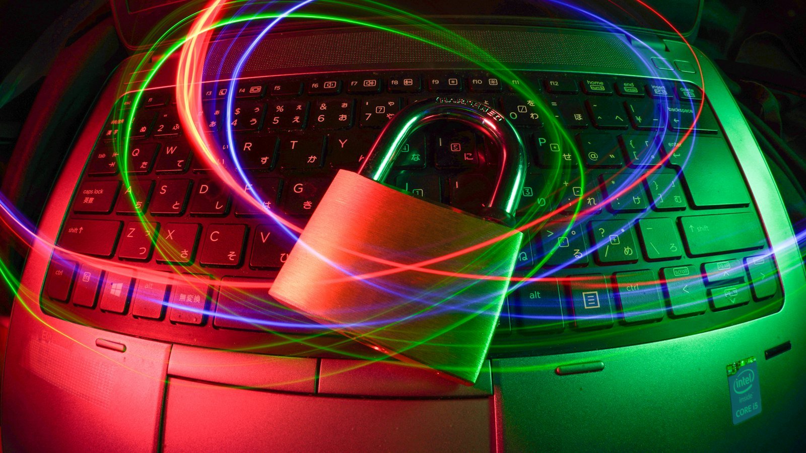 Quful saaran kiiboodh laptop, iftiin midabbo leh ku wareegsan