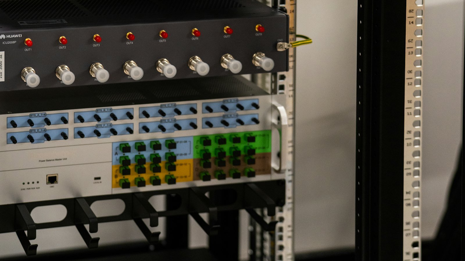 Server-yo iyo fiilooyin ku jira armaajo server