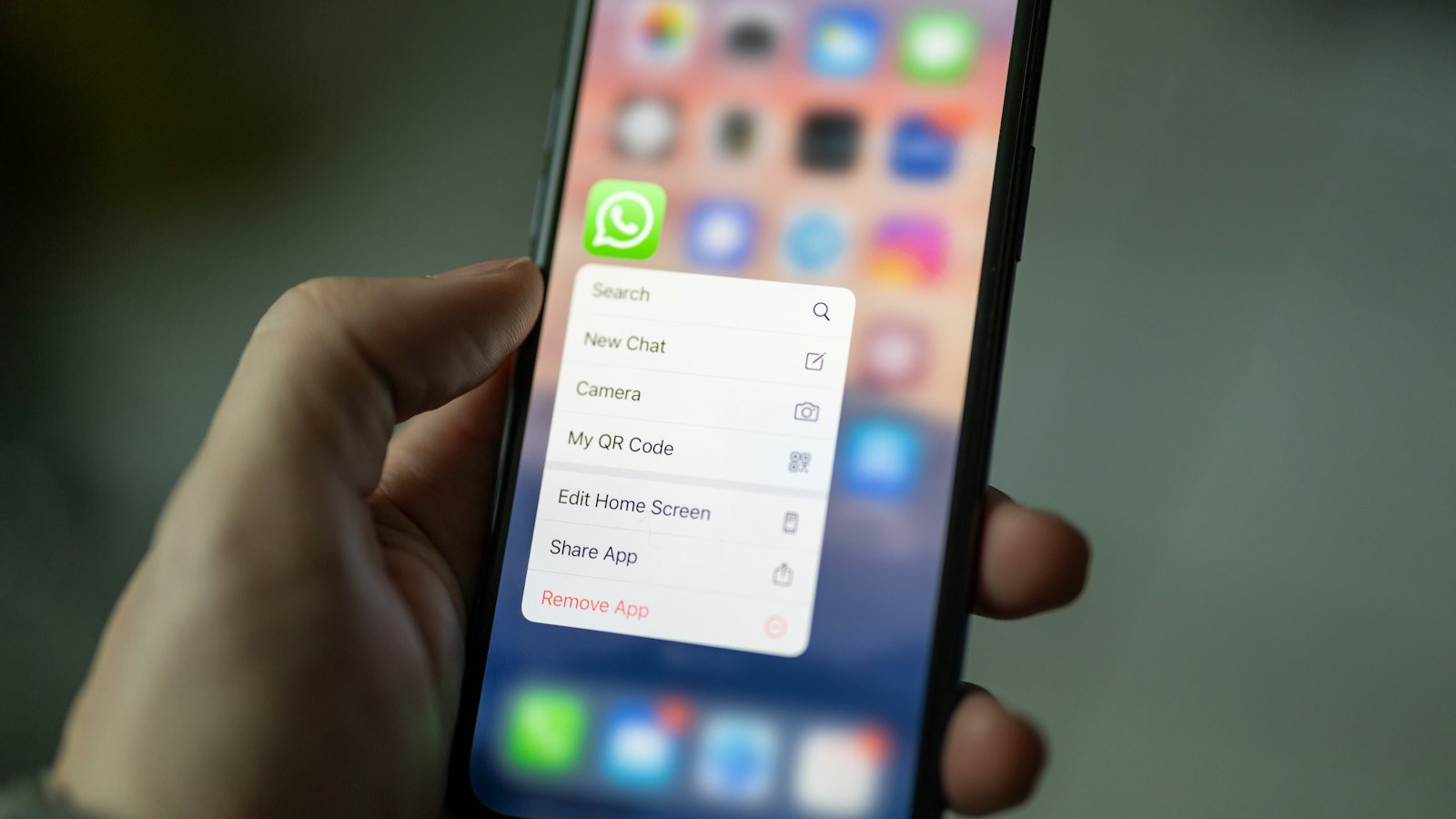 Gacan haysa taleefan uu WhatsApp ku furan yahay